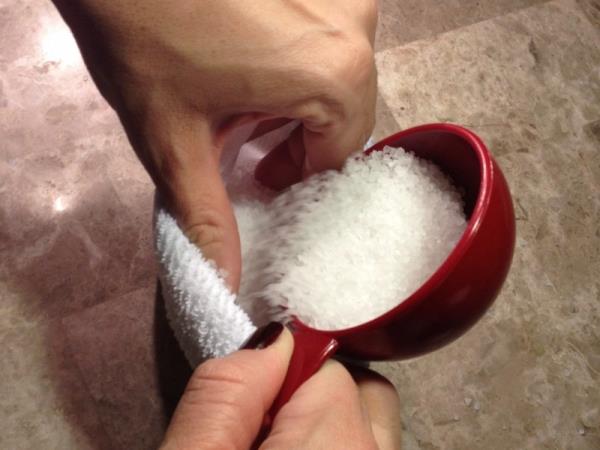 S slano nogavico nad vnetje ušes